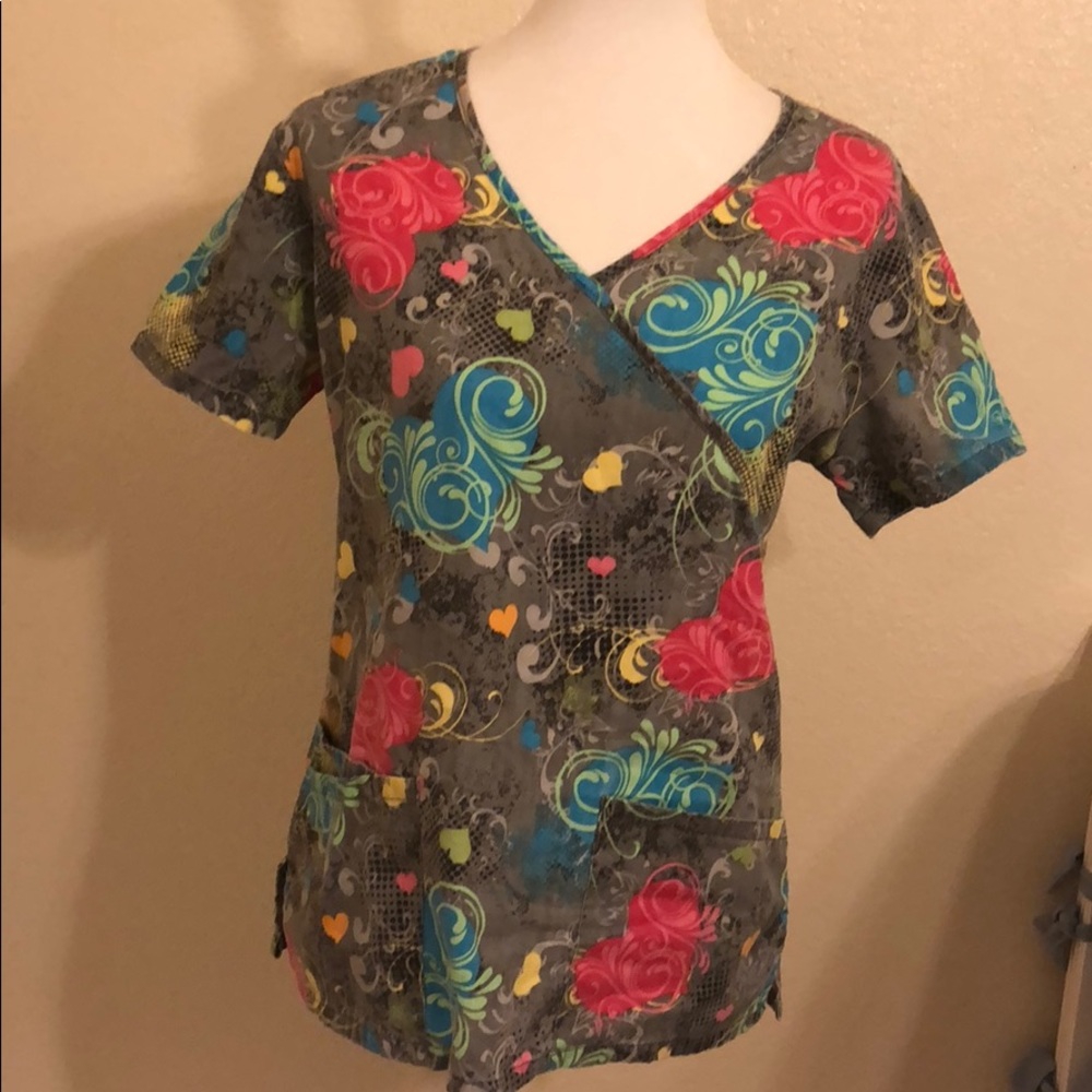 ♥️ hearts scrub Top 💕